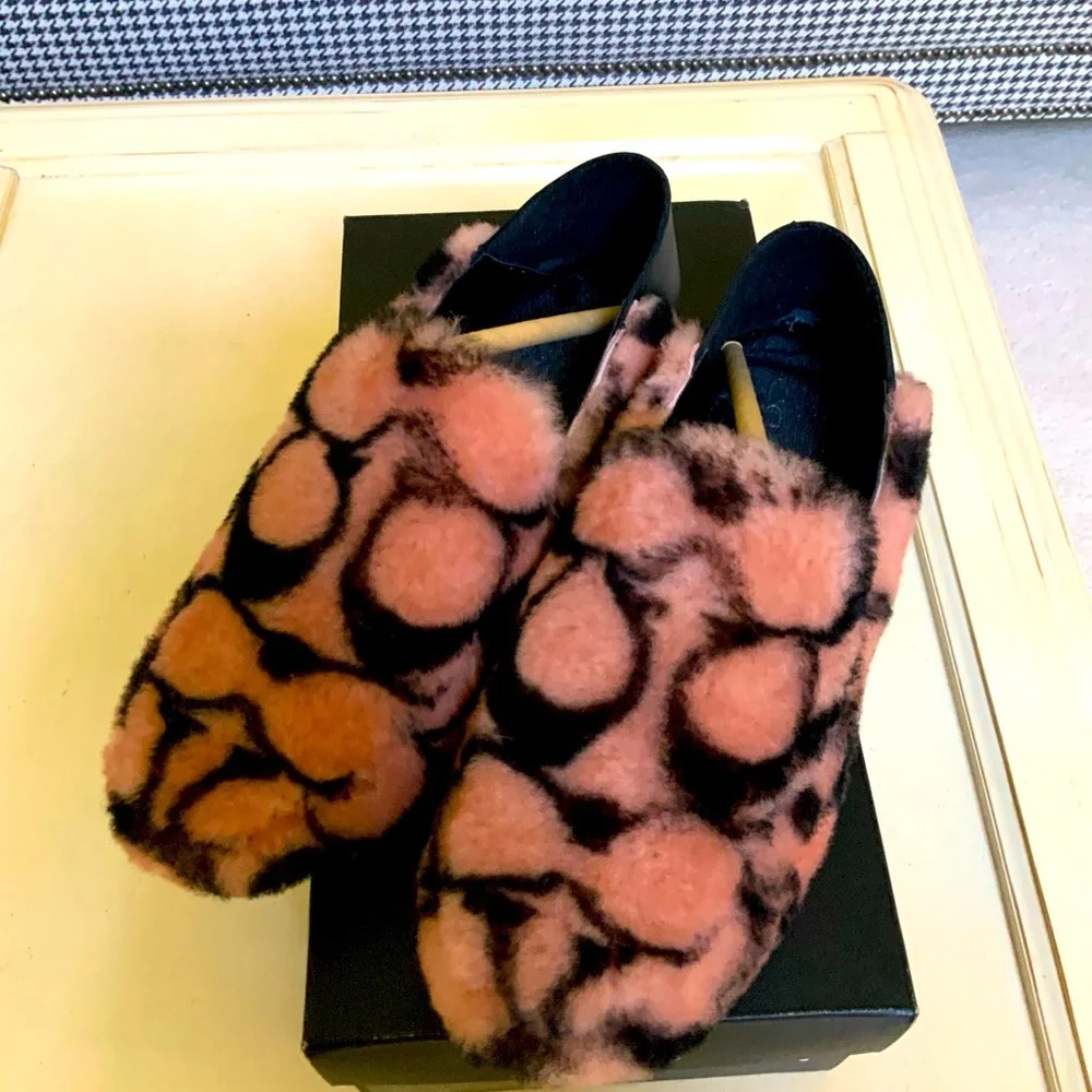 COACH HOLLY SHEARLING PINK AND BLACK LOGO SLIPPERS - Picture 1 of 16
